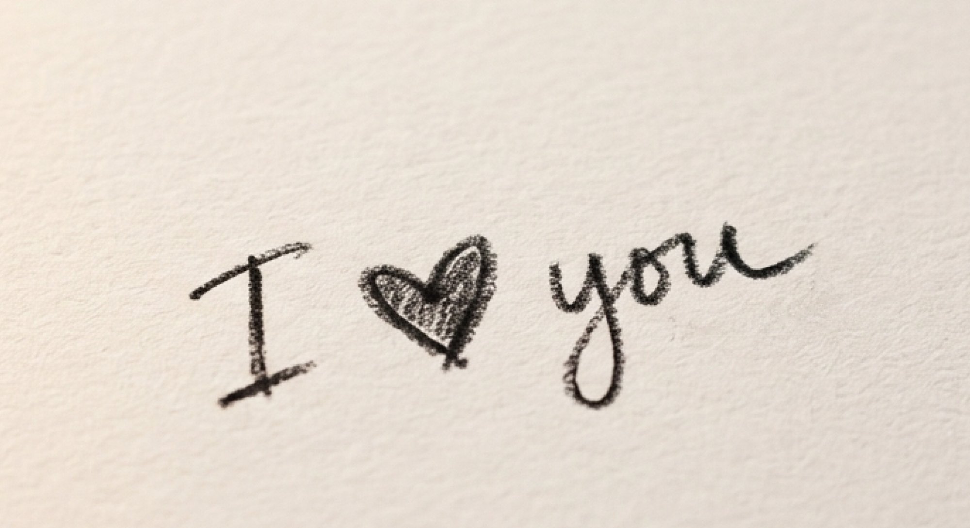 &ldquo;I &hearts; you&rdquo; written in pencil on cream paper